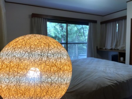 上質な眠りを　2F寝室クイーンサイズ