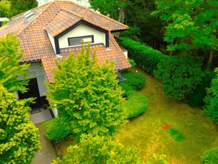 緑に囲まれたロケーション