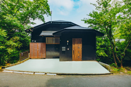 正面外観＆駐車場