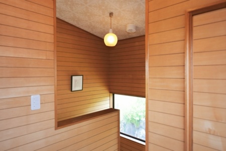 木のぬくもりを感じる2階の廊下