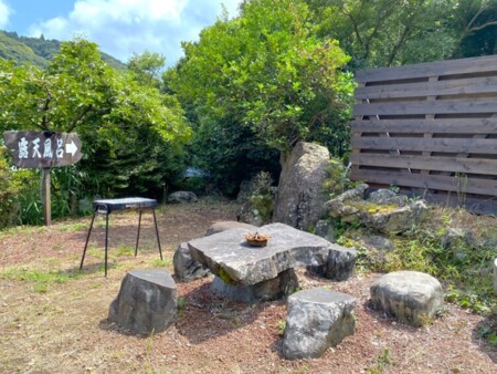 石テーブルBBQ場
