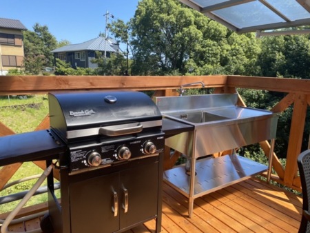 雨でもOK、ガスBBQグリル