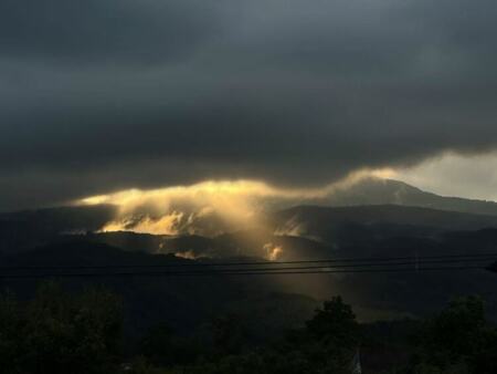 バルコニーより（天城山脈ビュー）